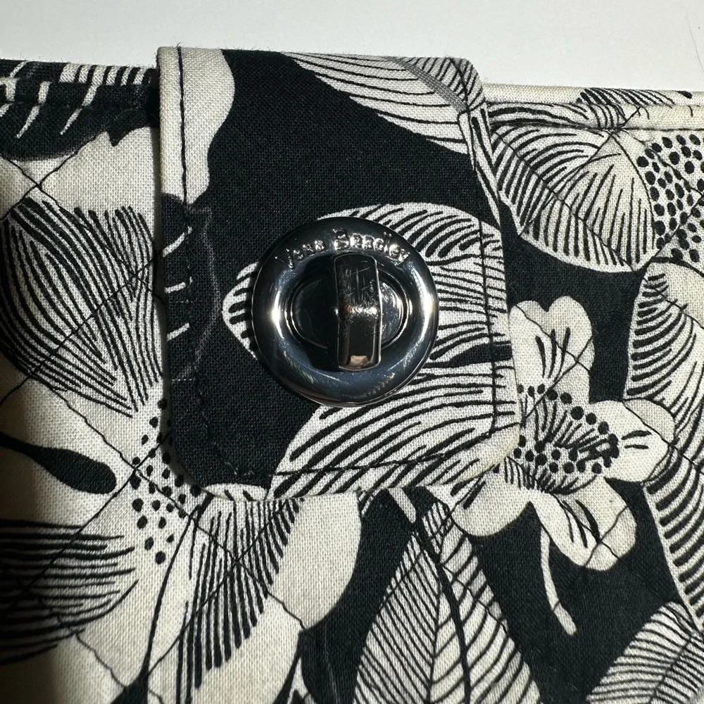 Vera Bradley Turn Lock Wallet Black White Floral Quilted Full Wallet - Picture 2 of 8
